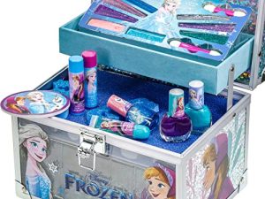 Disney Frozen - Townley Girl Train Case Cosmetic Makeup Set Includes Lip Gloss